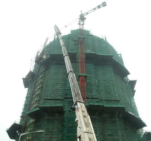 宿迁市吊车在工地上作业